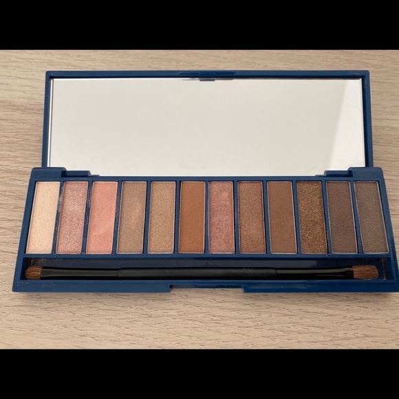 eyeshadow palette - Picture 2 of 4